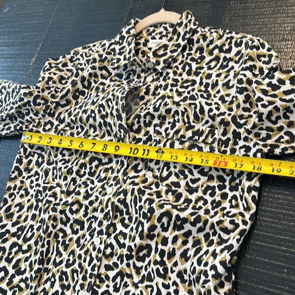 J. Crew Leopard print in soft pink button down shirt size small 100% cotton - Picture 8 of 8
